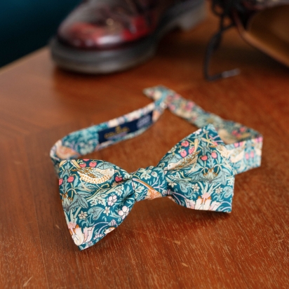 Liberty Green Strawberry Thief Bow Tie