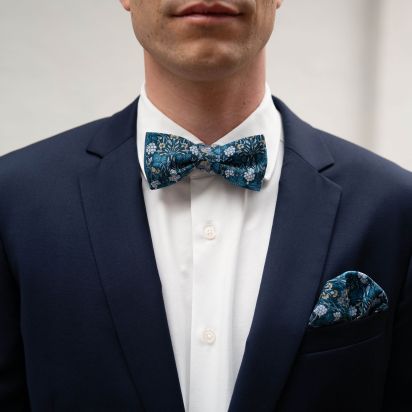 Liberty Blue Vine Thief Bow Tie 2